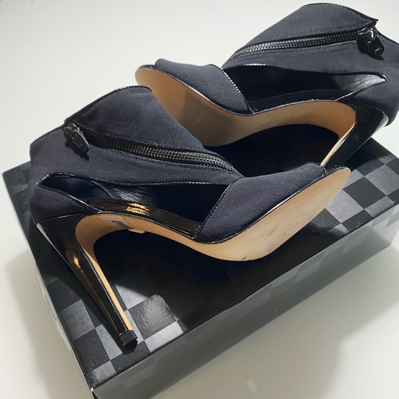 Peep toe side zipper black bootie - Picture 3 of 5